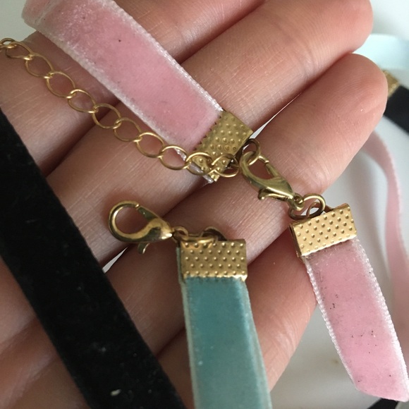 Set of three choker necklaces - Picture 5 of 8